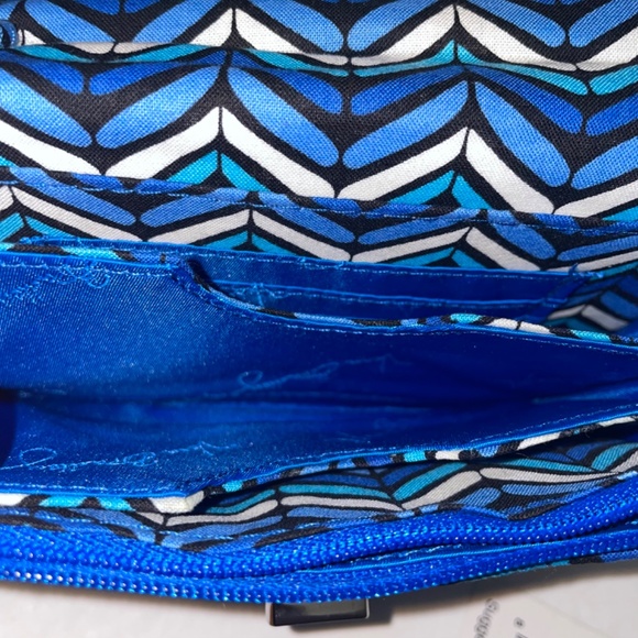 Vera Bradley | Blue Bayou Your Turn Smartphone Wristlet Blue - Picture 6 of 16